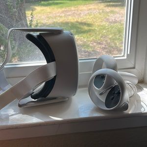 Barely used Mega quest 2 OCULUS